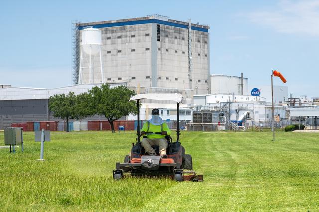NASA image: Michoud Assembly Facility Employees Wear PPE As Site Transitions to Stage 3 of NASA’s Return-To-Work Framework